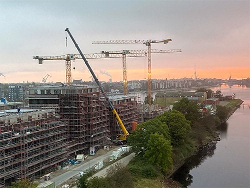 Grove GMK5250L-1 disassembles Potain MDT 132 G8 in Wilhelmshaven, Germany, in just one day